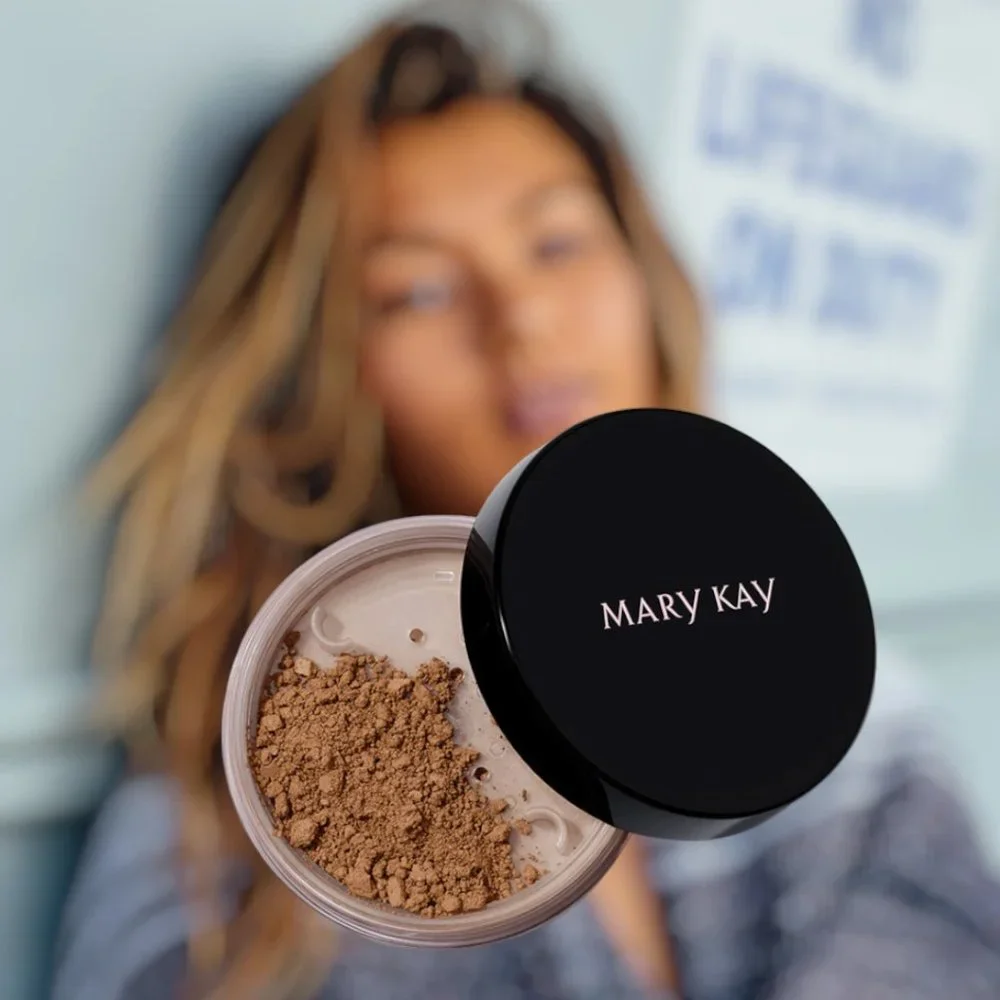 Light-to-Medium Bronze Silky Setting Powder - Mary Kay